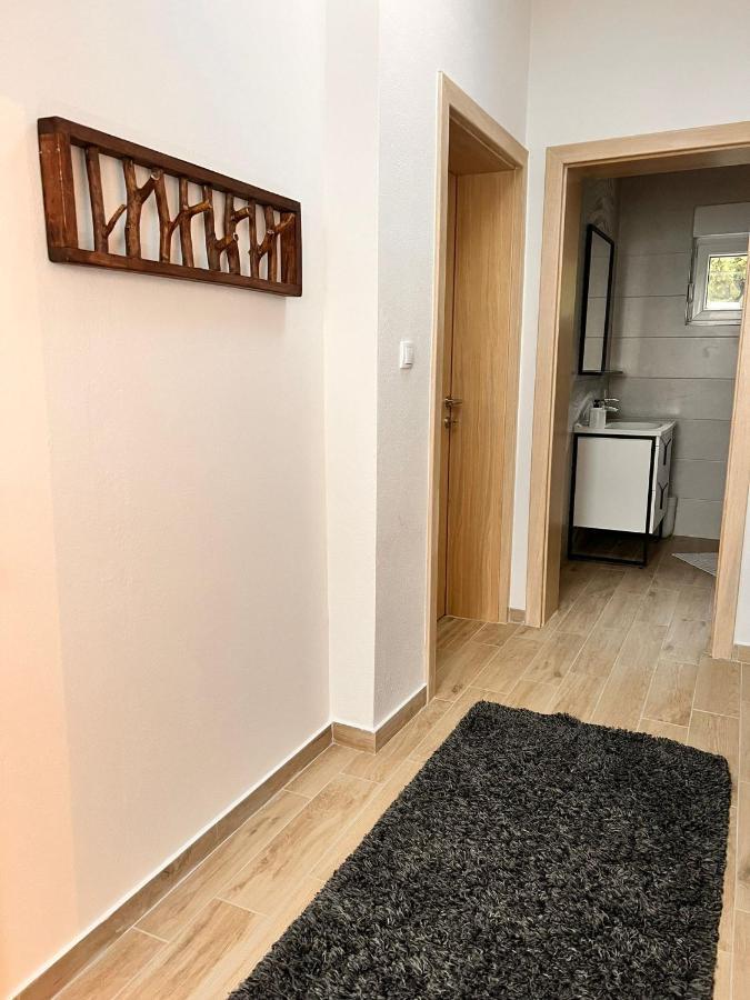 Apartmani Tin สตารีกราด-ปาเคลนีซา ภายนอก รูปภาพ