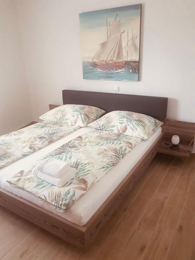 Apartmani Tin สตารีกราด-ปาเคลนีซา ภายนอก รูปภาพ