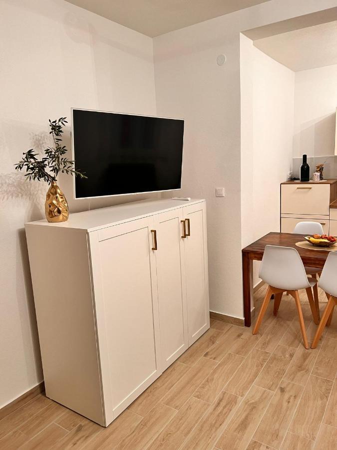 Apartmani Tin สตารีกราด-ปาเคลนีซา ภายนอก รูปภาพ