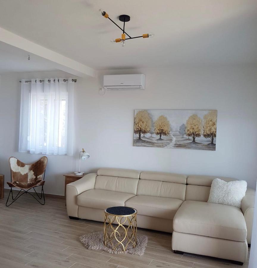 Apartmani Tin สตารีกราด-ปาเคลนีซา ภายนอก รูปภาพ