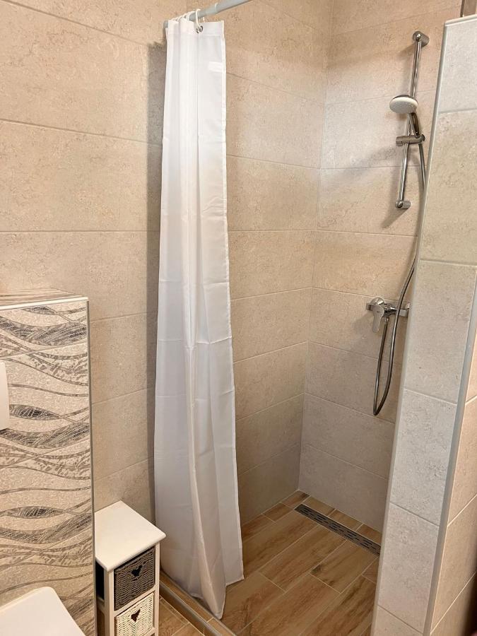 Apartmani Tin สตารีกราด-ปาเคลนีซา ภายนอก รูปภาพ